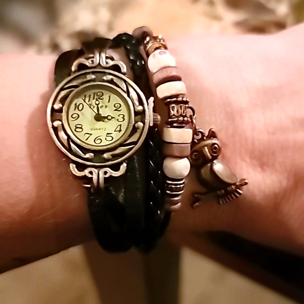 Retro Leather Bracelet Owl Quartz Wrist Watch
